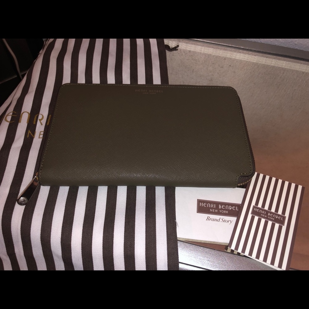 Henri Bendel Canteen Wallet